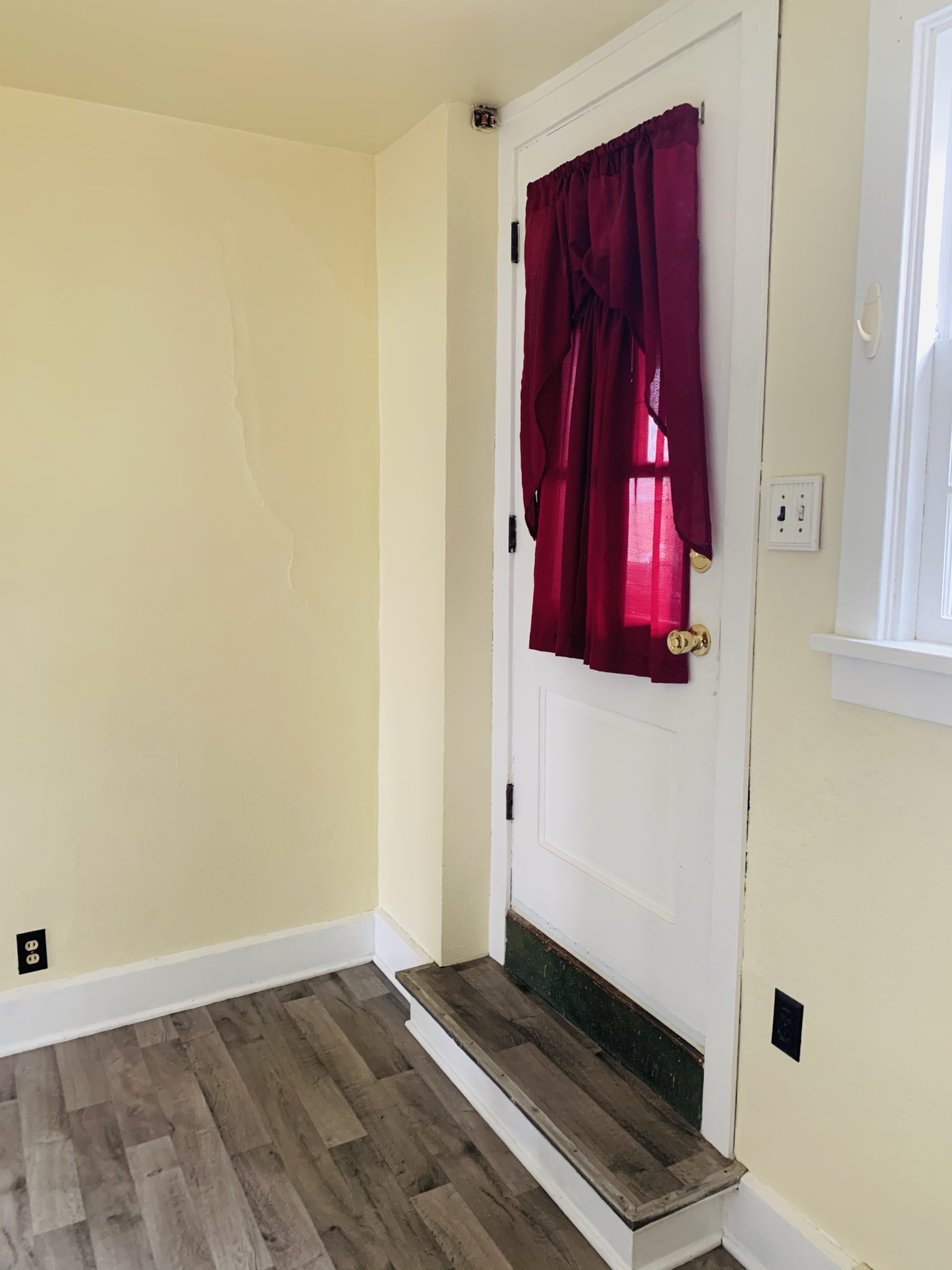 317  1/2 North Van Buren Avenue